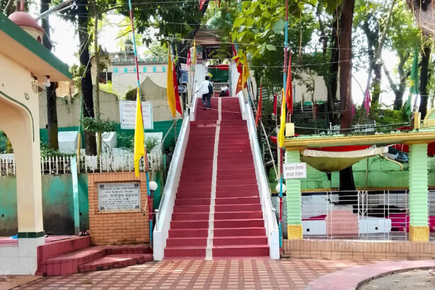 হযরত শাহ পরাণ (রাঃ) এর মাজার - কুহুডাক